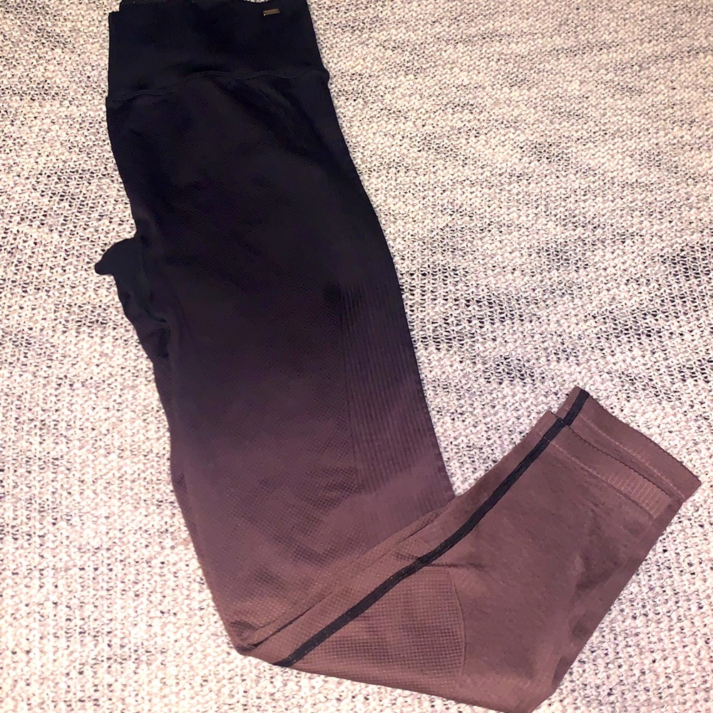 Medium PINK Victorias Secret Seamless Legging with gradient color black to mauve